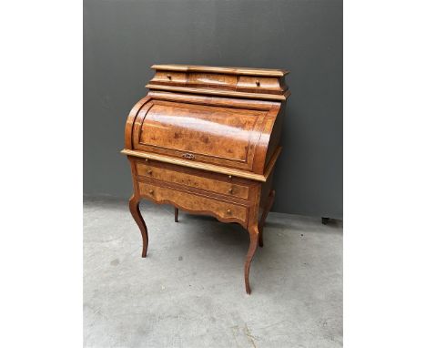 A walnut&nbsp;veneered roller desk, with two wide drawers and two small drawers in the top. 20th century.L.: 80 cm. B.: 51 cm