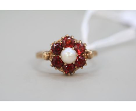 Ladies 9ct Gold Garnet &amp; Pearl set ring Cluster ring Size O 