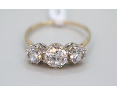 Ladies 9ct Gold 3 Stone CZ Claw set ring Size V 