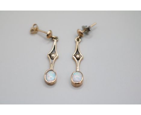 Par of 9ct Gold Opal drop earrings 2.5g total weight