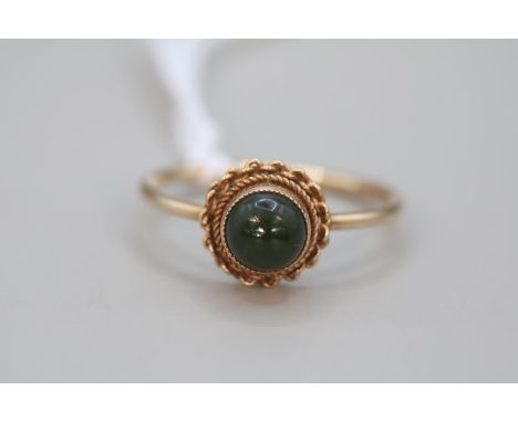 Ladies 9ct Jade set rub over ring 1982 Size O. 1.8g total weight 