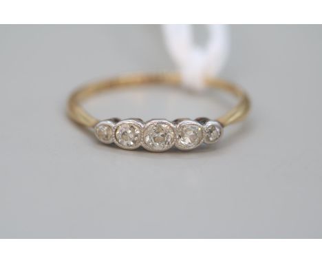 Ladies Edwardian design 18ct Gold diamond set ring Size O. 1.6g total weight 