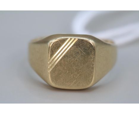 Gents 9ct Gold Signet ring Size P. 3g total weight 