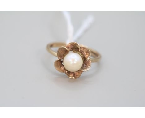 1970s 9ct Gold Pearl set floral design ring dated 1977 Size N 