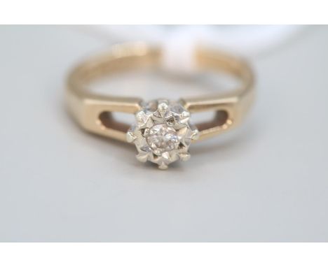 Ladies 9ct Gold Diamond set cluster ring Size J. 2.9g total weight 