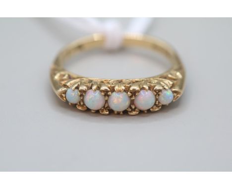 18ct Gold Ladies Opal set ring Size J.  3.5g total weight 