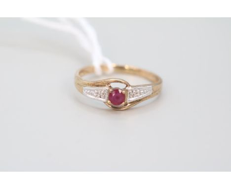 Ladies 9ct Gold Ruby Claw set ring with Diamond set shoulders Size M 