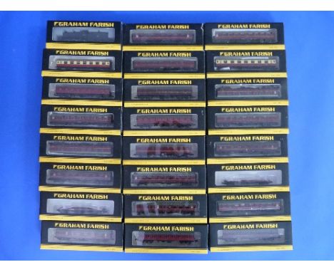 N-Gauge Model Railway; a good and large unused collection of N-gauge model railway, nearly all boxed or in unopened packaging