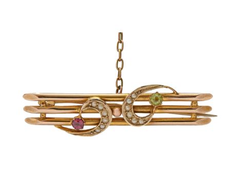 An Edwardian ruby, peridot and split pearl bar brooch, in gold, 43mm l, marked 9ct, 2.9g  Good condition