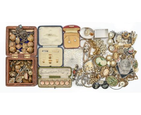 Miscellaneous costume jewellery, two silver napkin rings and a quantity of British army metal cap and tunic badges, in carved