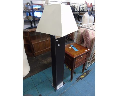 MODERN LAMP STAND 
