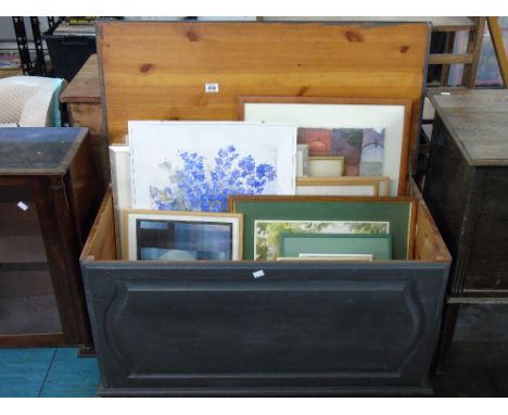 LARGE TRUNK WITH ASSORTED PICTURES