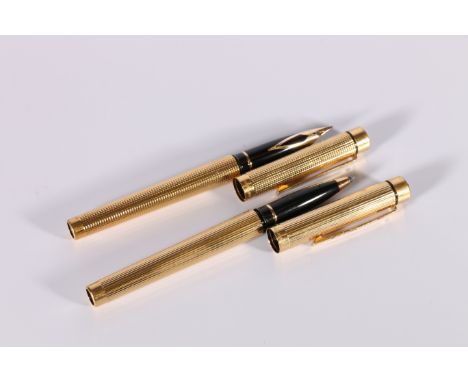 Sheaffer Targa rolled gold fountain pen and the matching ball point. (2).