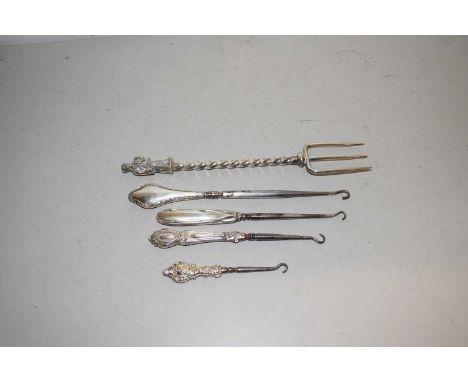 Mixed Lot: toasting fork and button hook