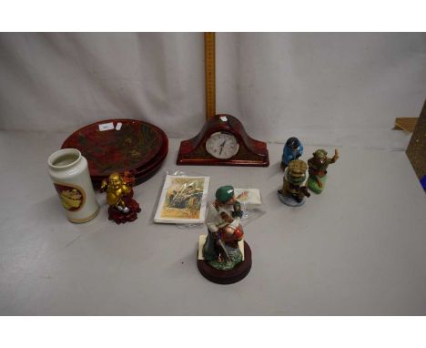 Mixed Lot: Wade Wind in the Willows figures, modern Oriental wall plates, and similar clock and other items