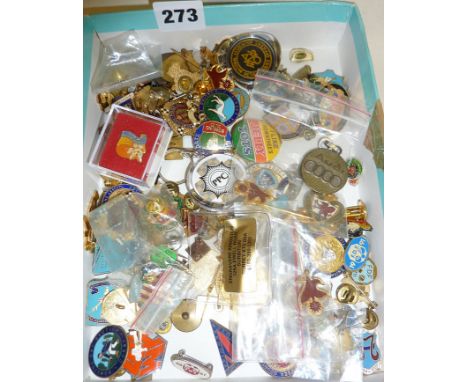 Collection of vintage enamel badges and key fobs etc, relating to bowling, police, cars, etc.