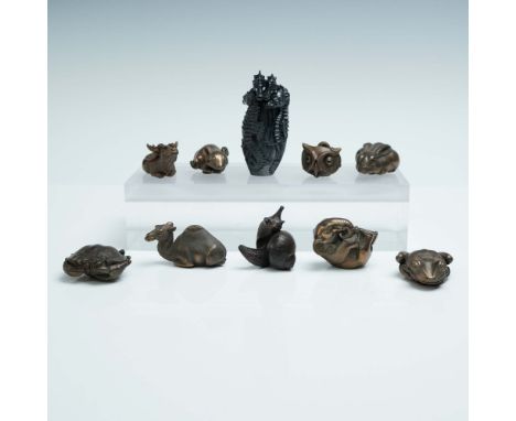 This whimsical 10-piece collection features intricately sculpted miniature animal figurines and a central treasure box by acc