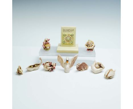 This charming 10-piece set features intricate figural miniatures from Harmony Kingdom and Adam Binder Editions, including lim