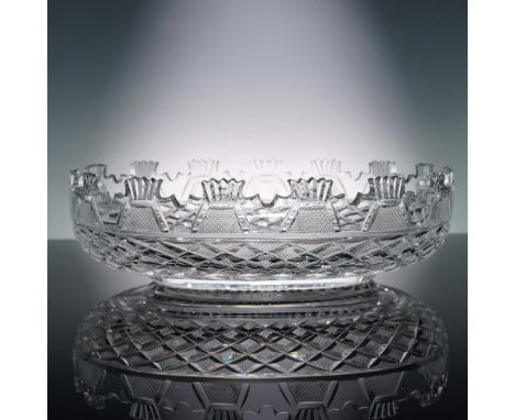 This striking oval bowl by Waterford features a brilliant arrangement of fan and crosshatch cuts, forming a radiant pattern t
