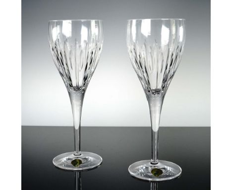 This 2-piece set of Waterford Crystal Enis Wine Glasses features a graceful tulip bowl with elegant vertical and crisscross c