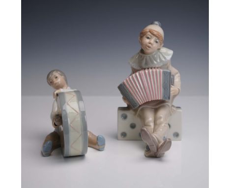 This charming Lladro porcelain duo brings a touch of whimsy to the world of fine ceramics. The seated clown (1001179) plays a