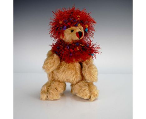 This charming collectible bear named Flossie is part of the Inbetweenies collection by acclaimed artist Deb Canham. Flossie f