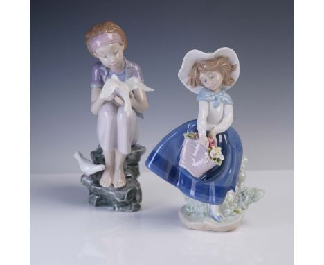 This elegant 2-piece collection features Lladro porcelain figurines in a glossy finish: Pretty Pickings (01005222) and Playin