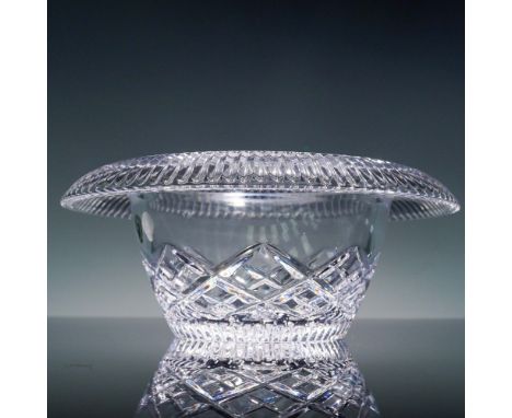 This exquisite crystal bowl by Waterford showcases the elegant Vanity pattern, distinguished by its deeply cut cross-hatched 