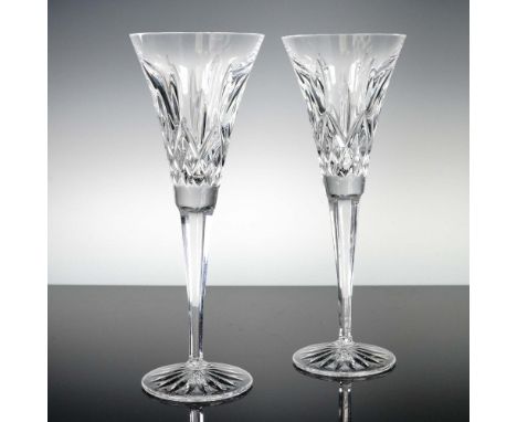 This Waterford Crystal toasting flute features the iconic Lismore pattern, characterized by its brilliant diamond and wedge c