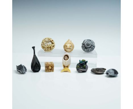 This 10 piece collection features a charming array of resin animal themed sculptures, highlighting the imaginative craftsmans