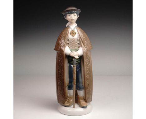 Issued in 1971 and sculpted by Julio FernÃ¡ndez, Little Town Mayor is a charming representation of Lladro's early porcelain a
