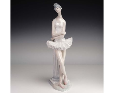 A timeless expression of poise and elegance, this 1969 porcelain figurine by Lladro features a graceful ballerina resting gen