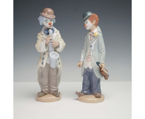 This expressive pair of Lladro porcelain figurines captures two clowns mid-performance in pastel clown coats, bowler hats, an