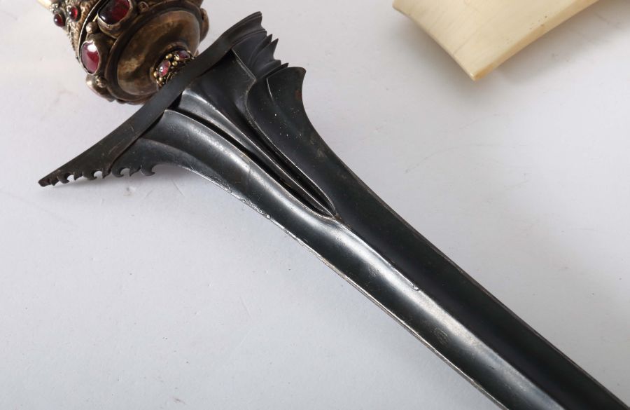 Kris (Keris) Bali, 19. Jh., das vollplastische figürliche Griffstück