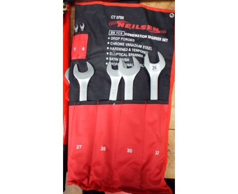 A 25 piece CV metric spanner set 