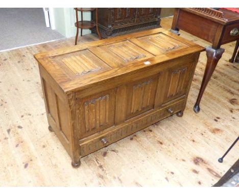 Oak linen fold panel kist