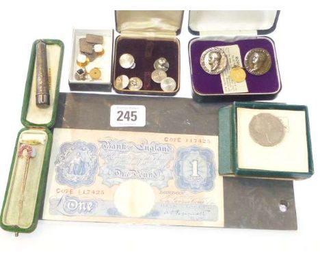 Opal stick pin, silver cheroot holder, United States of America 1859 1 Dollar, with loop; Ten Shillings note and a One Pound 