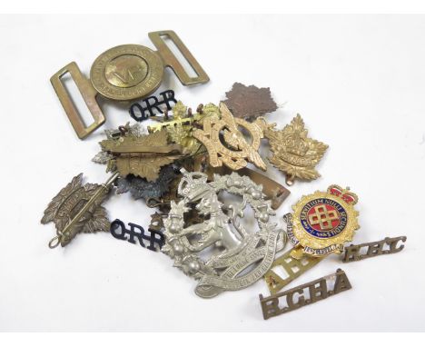 Canadian WW1, WW2 and later badges and waist belt clasp - Army and Air Force (24 items)