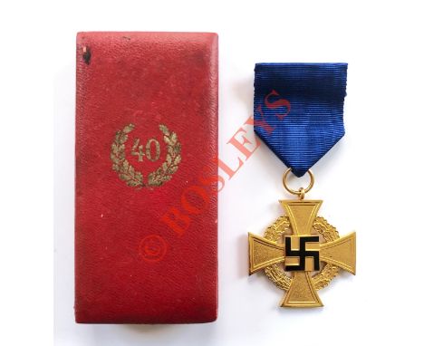German Third Reich cased Faithful Service Decoration 1st Class for 40 years by Deschler & Söhne, München. A fine gilt example