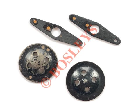 WW2 RAF / SOE Fly Button Two Piece Button Compass. A scarce example of the two piece flat black metal button. When fitted tog
