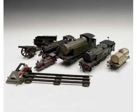 Transport - Model Railways - 'O' Gauge. Lot comprises Meccano clockwork. LNER Tender Engine 4-4-0 number 2711, working clockw