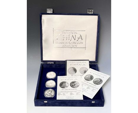 China - Panda Silver Coins. 10 yuan x 3 - 1990, 1991 and 1992. All contained in blue presentation box. Total 3 coins.

Condit