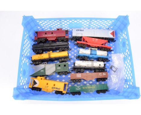 Tri-ang and Tri-ang-Hornby unboxed 00 Gauge Transcontinenel CN and CP Goods Rolling Stock, CN, green and grey Snow Plough, bl