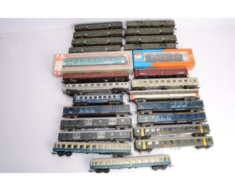 Lima  Roco and Hornby-Acho HO gauge coaches, Jouef SBB CFF Hupac Sleeper car (boxed) and 1st/2nd class coach, FS green &amp; 