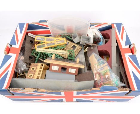 Large collection of mainly Hornby 00 Gauge Station Buildings Platforms Lineside Accessories Trees and other items, including 