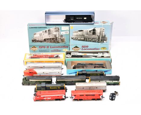 American HO gauge Athearn Bachmann diesel Locomotives, Athearn Santa Fe diesel Locomotive and centre unit (2), Athearn Rio Gr