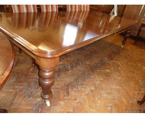 Superb quality Victorian mahogany wind out telescopic dining table on large pot castors with 3 leaves (114" x 52" extended)