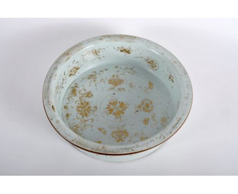 A basin, Chinese export porcelain, sepia and gilt decoration "Flowers", Qianlong period (1736-1795), wear to the gilt, Dim. -