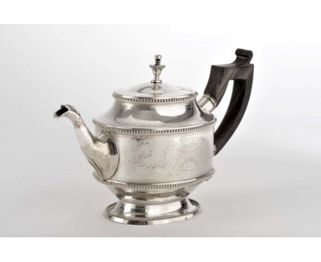 An oval teapot, D. Maria I, Queen of Portugal (1777-1816), 833/1000 silver, engraved decoration, beaded friezes, Brazilian-ro