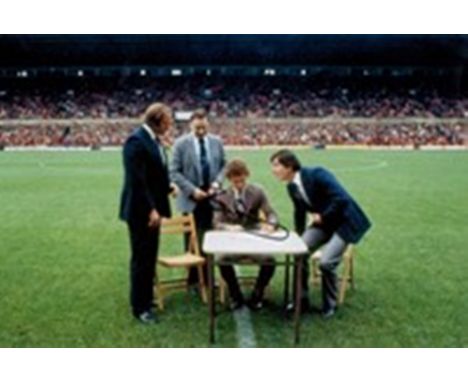 Football Bryan Robson signed 12x8 colour photo pictured signing for Manchester United. Bryan Robson OBE (born 11 January 1957